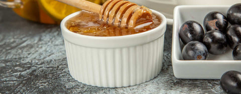 De ce nu se dă miere la bebeluşi? Riscurile ascunse ale unui aliment natural în primul an de viață